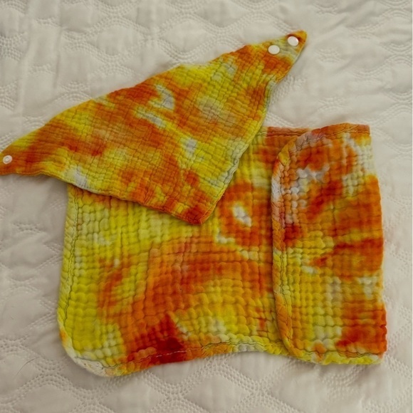 Hand crafted tie dyed baby burp cloth & matching bib 3 SETS Muslin 100% cotton - Picture 6 of 11